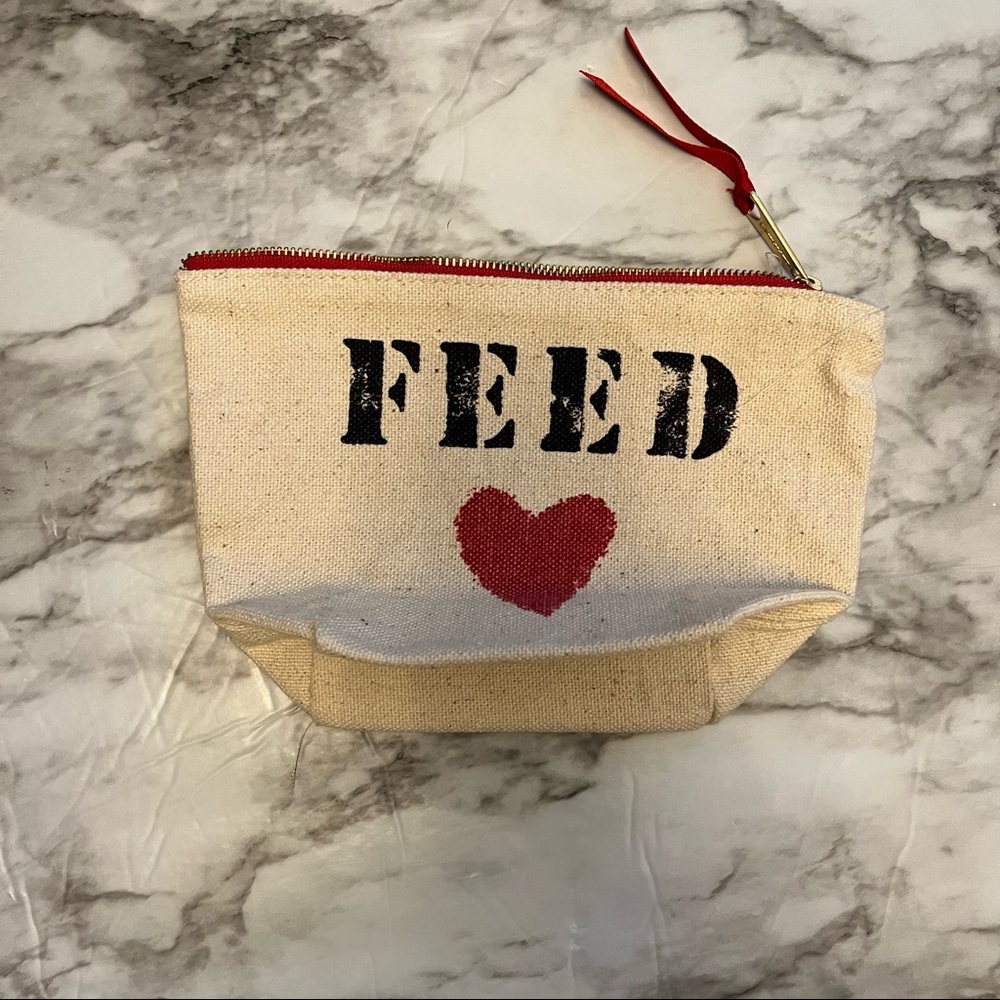 Feed makeup pouch 10 clarins